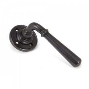 Newbury Lever Door Handle on Round Rose